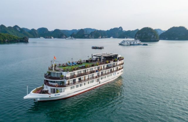 HaNoi arrival - Halong bay cruise -Ninh Binh landscape 4day