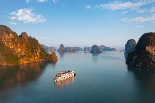 Halong bay 4star cruise -Ninh Binh Sightseeing 3-days trip