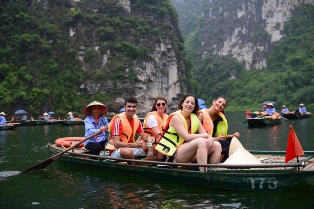 Halong bay 4star cruise -Ninh Binh Sightseeing 3-days trip