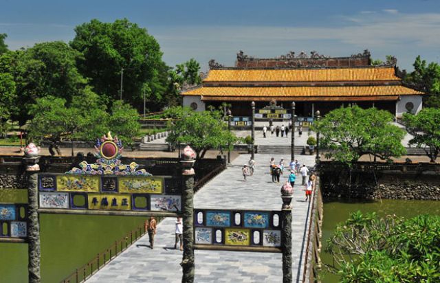 Excursion de 6 jours : Croisière à la baie d'Halong - Ninh Binh - Hue - Hoi An - Da Nang