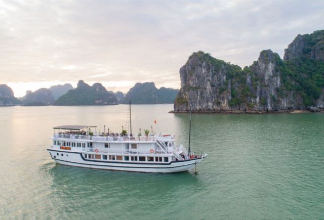 Une nuit d'excursion à la Baie d’Ha Long en bateau deluxe Ruby