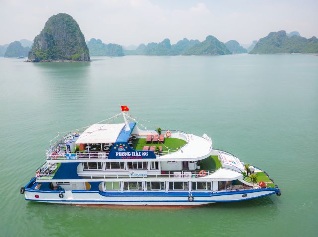 Excursion à la Baie d’Ha Long en bateau de deluxe