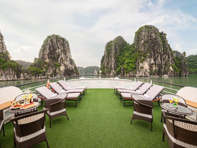 Excursion à la Baie d’Ha Long en bateau de deluxe